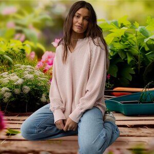 NEW!!! AMERICAN EAGLE PINK WAFFLE KNIT OVERSIZED LACE DETAILS SWEATSHIRT - SIZE